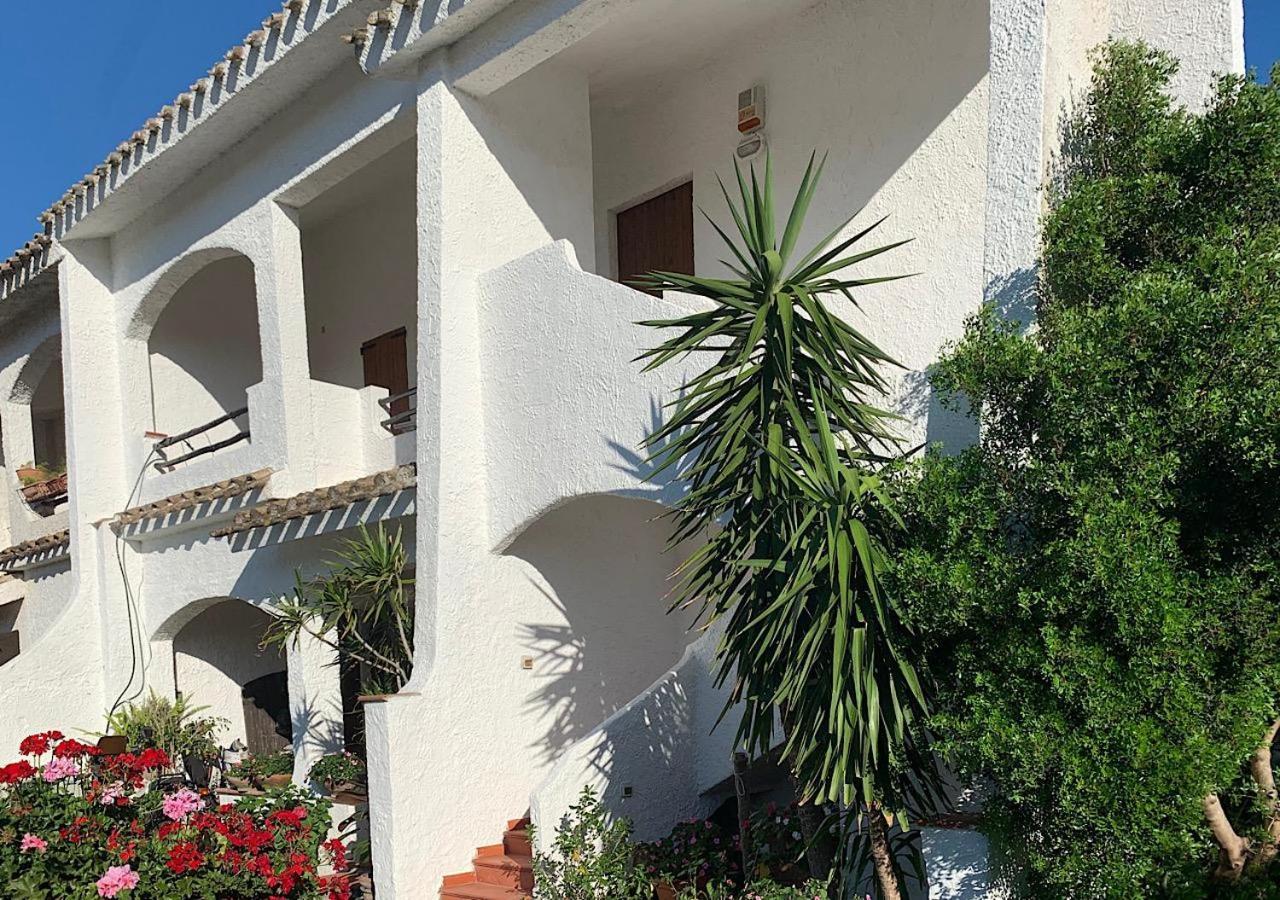 In Front Of The Beach - La Terrazza Sul Mare Flumini di Quartu Exterior foto